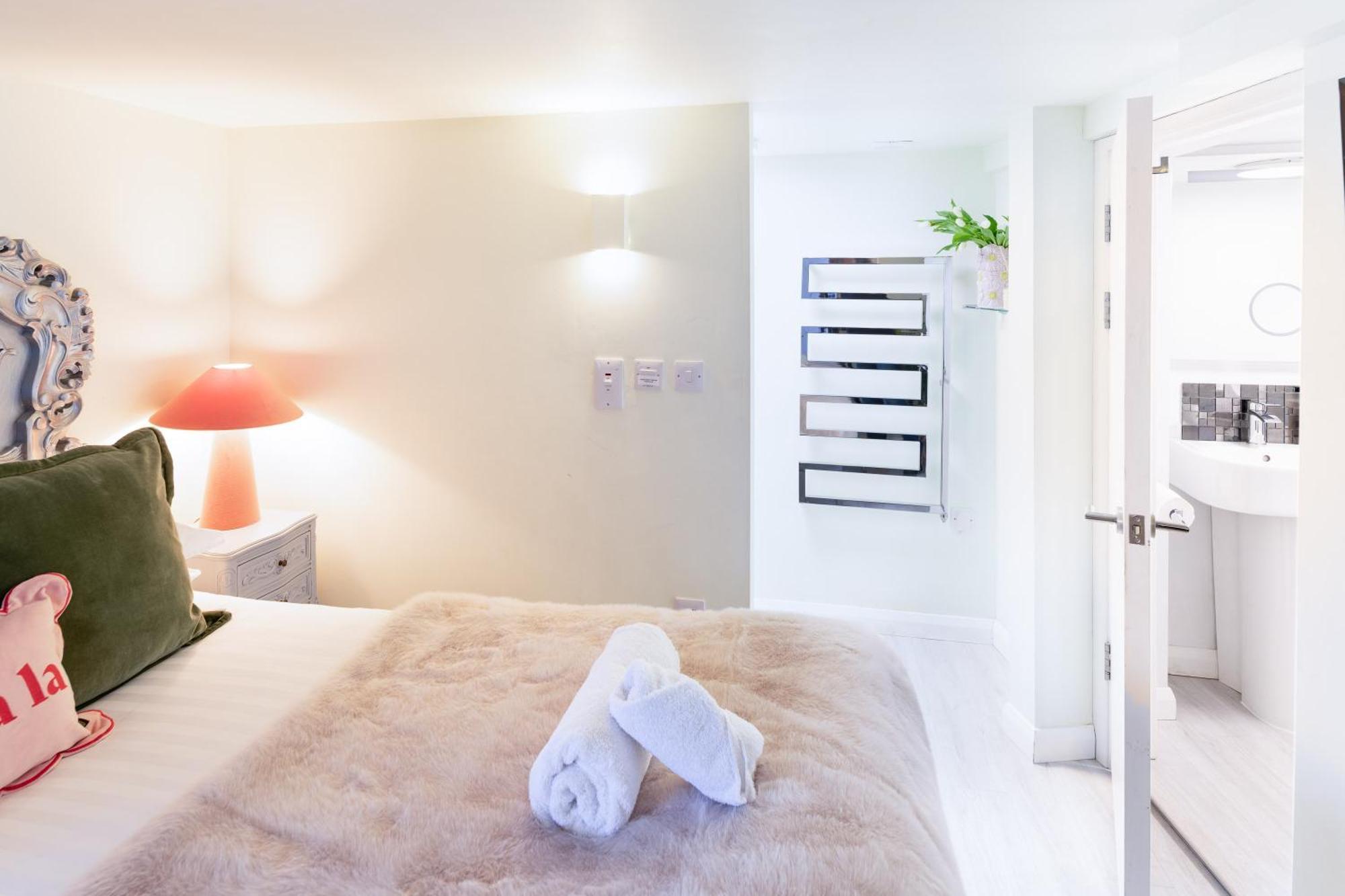 Villa Gorgeous Boutique Flat Sleeps 2 In Lyme Regis Esterno foto